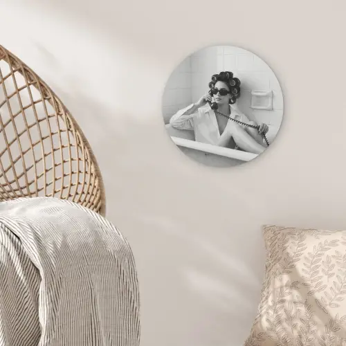 Bad - Vrouw - Zwart - Wit Akoestische PET Vilt - Rond klein -sfeer4