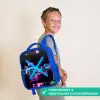 Felblauw kruis boven een nachtelijke straat Kinderrugzak - Blauw middel -sfeer3_NL