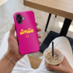 Smile - Stippen - Geel - Smiley - Roze Toughcase MagSafe Apple iPhone 17 klein -Sfeer1M