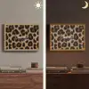 Luipaardprint - Bruin - Courage - Sierlijk Light Box met batterij (Wandlamp) middel -sfeer3