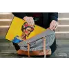 Frida Kahlo - Vrouw - Geel - Blauw - Bloemen laptophoes neopreen klein -tas