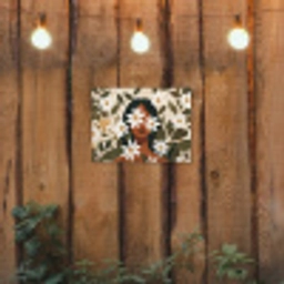 Illustratie - Vrouw - Madeliefjes - Wit tuinposter los doek klein -sfeer1