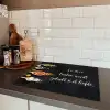 Quotes - Keuken - Spreuken - In deze keuken wordt gekookt met liefde - Liefde Inductie beschermer vinyl 3mm groot -sfeer3