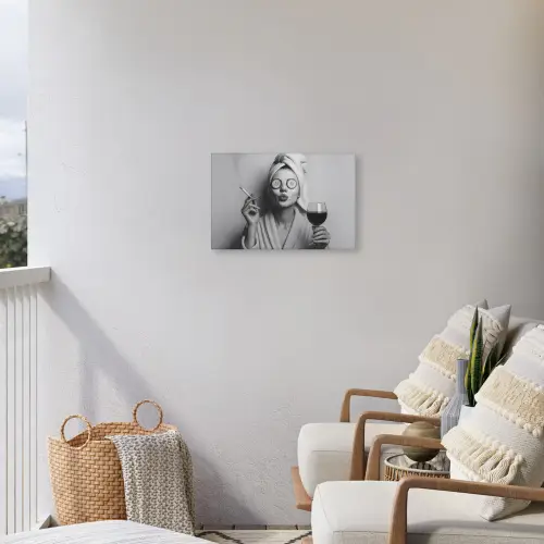 Vrouw - Masker - Wijn - Sigaret Tuinposter op houten frame 2 cm dik klein -sfeer1