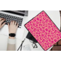 Panterprint - Roze - Dierenprint - Minimalistisch laptophoes neopreen klein -bureau