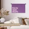 Follow your dreams - Paars - Penseeltextuur Wandkleed katoen klein -sfeer1
