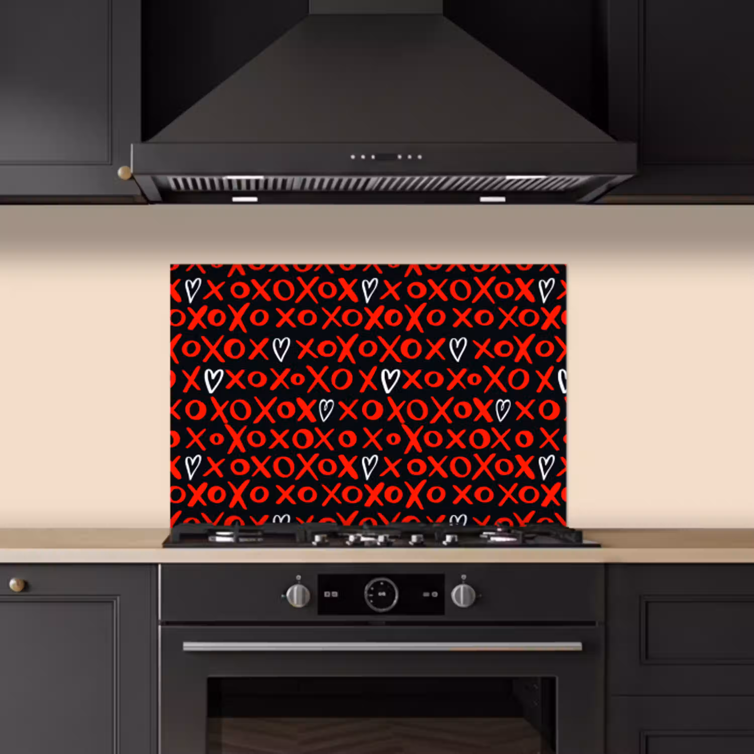 Zwart - Rood - Contrast - Liefde keuken achterwand spatscherm klein 900 -sfeer1