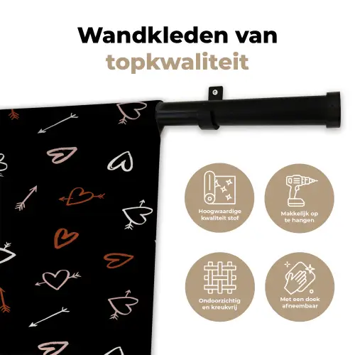Zwart - Hartjes - Pijl - Patroon Wandkleed katoen klein 269 -sfeer2