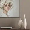 Schilderij - Vrouw - Zonnebril - Bloemenkrans PET vilt klein -sfeer6_closeup
