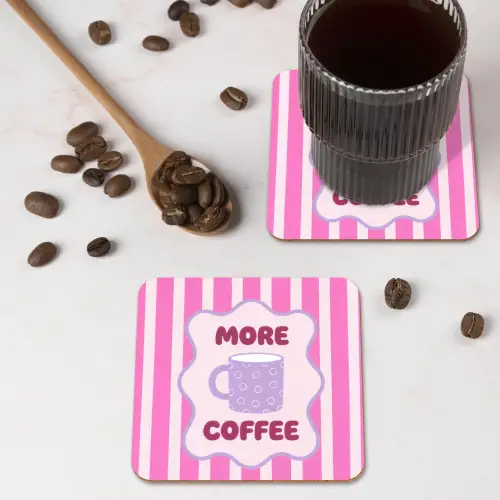More coffee - Roze - Paars - Strepen - Mok onderzetter kurk middel -sfeer2