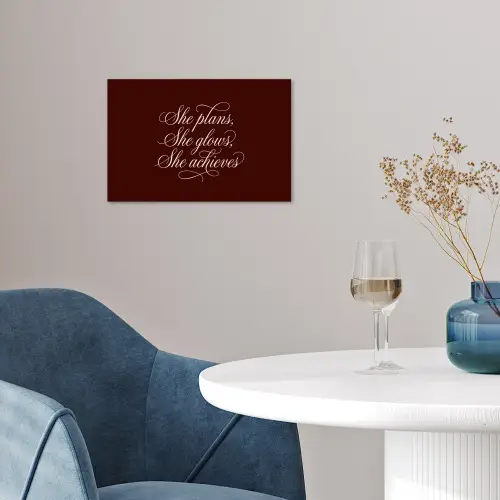 She plans she glows she achieves - Rood - Cursief poster papier klein -sfeer3