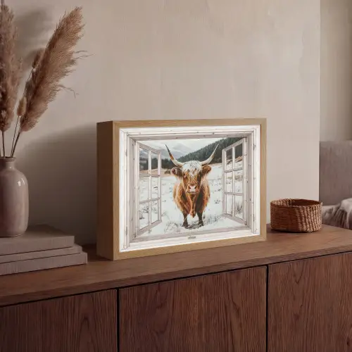 Schotse Hooglander - Winterlandschap - Landelijk - Bergen - Doorkijk Light Box met batterij (Wandlamp) middel -sfeer2