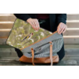 Putter - Bloesem - Lente - Natuur - Kleurrijk laptophoes neopreen klein -tas