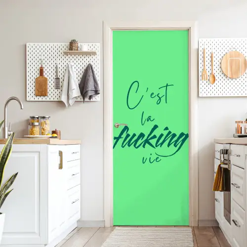 c'est la fucking vie - Groen - Penseelstijl deurposter klein -sfeer5