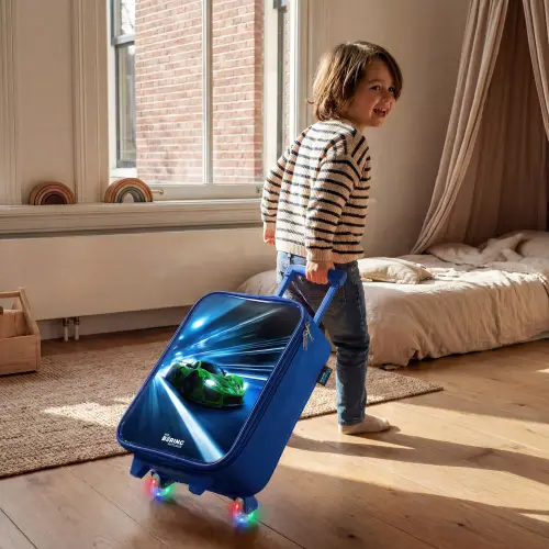 Groene supercar flitst door neonlicht Kinderkoffer - Blauw klein -sfeer1