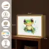 Kikker - Groen - Water - Dieren Light Box met batterij (Wandlamp kind) middel -USP_websiteoverzichtNL