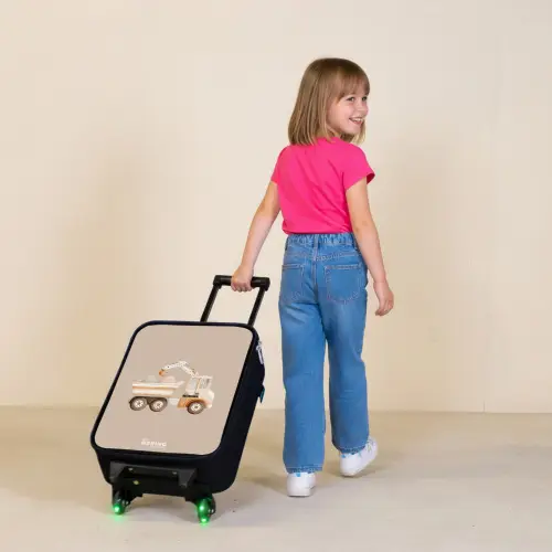 Gele kiepwagen in neutrale kleuren Kinderkoffer - Zwart klein -sfeer1