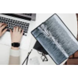 Bos - Reflectie - Meer - Winter - Serene laptophoes neopreen klein -bureau