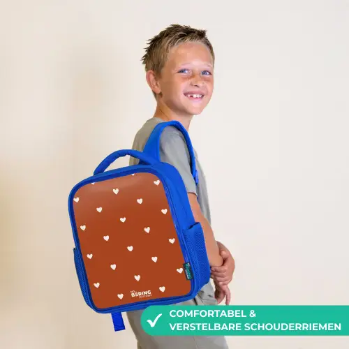 Wit hartjespatroon op oranje bruine achtergrond Kinderrugzak - Blauw middel -sfeer3_NL