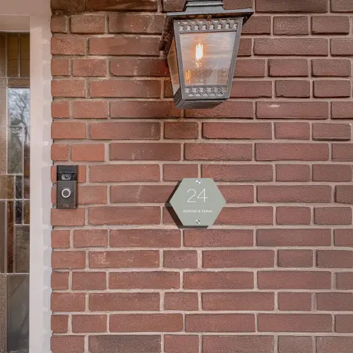 Effen lichtgrijs - Klassiek Naambord Hexagon klein -sfeer7-hexagon-XS