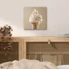 IJs - Softijs - Romig - Hoorntje - Beige aluminium wit klein -sfeer3