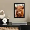 Koe- Schotse hooglander - Hoorns - Bruin - Landschap fotolijst zwart zonder passe partout klein -sfeer1