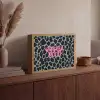 Panterprint - Zwart - Neonletters - Roze Light Box met batterij (Wandlamp) middel -sfeer2