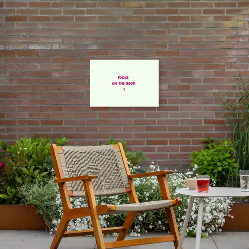 Focus - Beige - Roze - Smiley Tuinposter op houten frame 2 cm dik klein -sfeer3