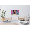 Vrolijk portret - Vrouw - Bloemenkroon Muursticker klein -eettafel