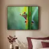Groene kikker - Nieuwsgierig - Gras Textielframe zwart klein -sfeer1