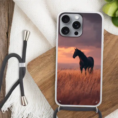 Paard - Wolken - Open veld Hoesje iPhone 16 Pro Max met koord klein -sfeer4