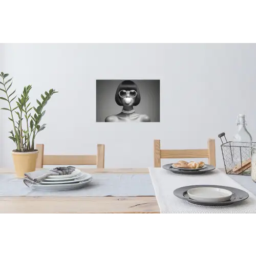 Vrouw - Zwart Wit - Ketting - Zonnebril Muursticker klein -eettafel