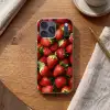 Aardbei - Fruit - Rood Telefoonhoesje iPhone 17 Pro Max klein -sfeer1