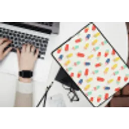 IJsjes - Speels - Kleurrijk laptophoes neopreen klein 279 -bureau