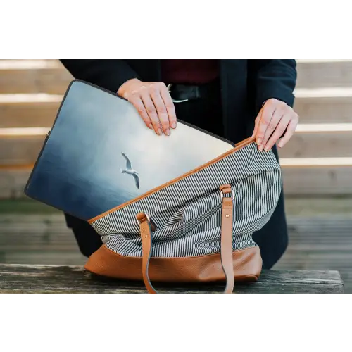 Meeuw - Wit - Zee - Mistig laptophoes neopreen klein -tas