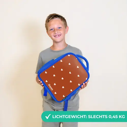 Wit hartjespatroon op oranje bruine achtergrond Kinderrugzak - Blauw middel -sfeer1_NL