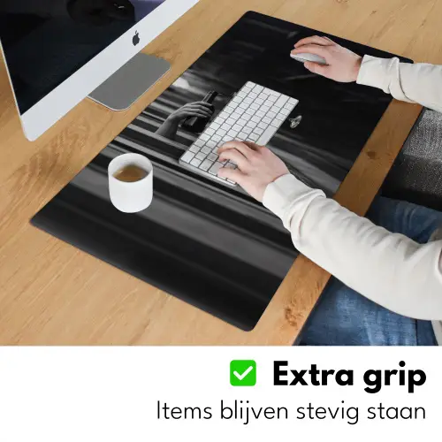 Wijnfles - Glas - Handen - Raam Muismat XXL klein -sfeer3