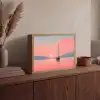 Zeilboot - Roze zee - Zonsondergang - Bergen Light Box met batterij (Wandlamp) middel -sfeer2