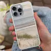 Zandstrand - Bewolkt - Duinen Hoesje iPhone 16 Pro Max met koord klein -sfeer3