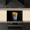 Friet - Porselein - Delfts blauw - Eten keuken achterwand spatscherm klein -sfeer1