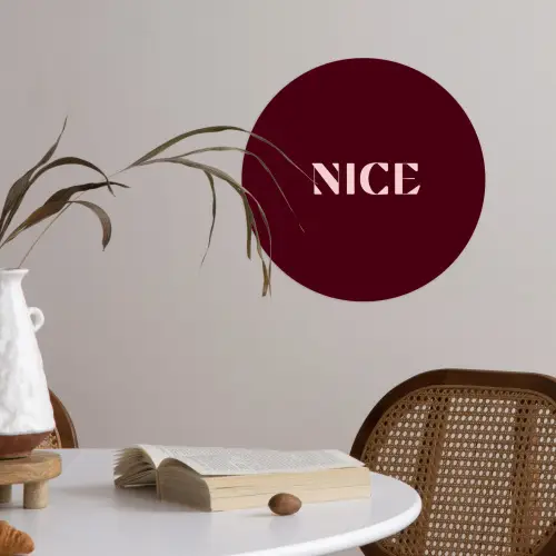 Nice - Bordeaux - Roze Wandcirkel behangsticker klein -sfeer3