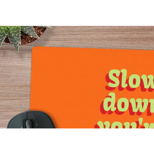 Oranje - Slow down you're doing fine - Retro muismat rubber klein -closeup