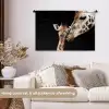 Giraffe - Dieren - Zwart - Portret - Dieren Wandkleed katoen middel -sfeer1