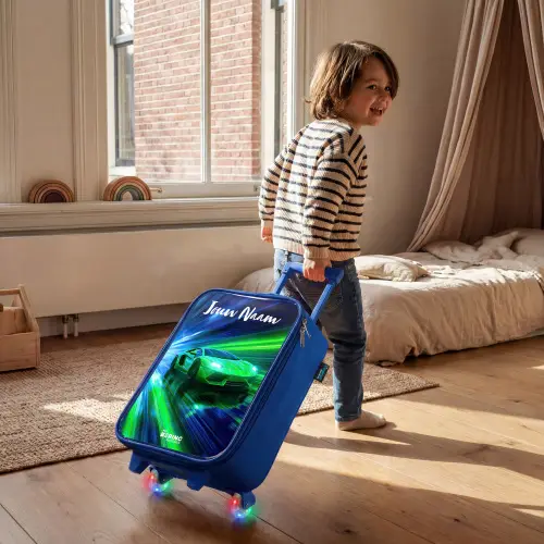 Sportauto - Groen - Snelheidslijnen - Neon Kinderkoffer - Blauw klein -sfeer1