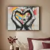 Handen - Hart - Street art - Graffiti Textielframe - compleet frame klein -sfeer1