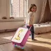 Liggende giraffe illustratie op beige achtergrond Kinderkoffer - Roze klein -sfeer1