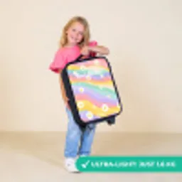 Madeliefjes op regenboogachtergrond Kinderkoffer - Zwart klein -sfeer2_UK