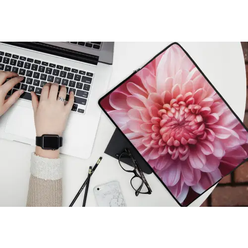 Dahlia - Bloem - Close up - Roze laptophoes neopreen klein -bureau