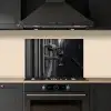 Wijnfles - Glas - Handen - Raam keuken achterwand spatscherm klein -sfeer1