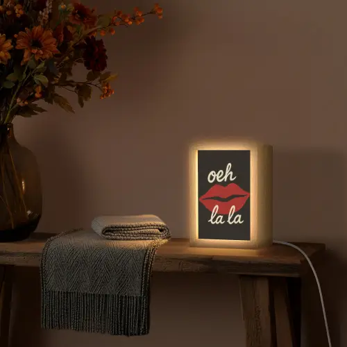 Lip - Rood - Quote Light Box met kabel (Tafellamp) klein -sfeer4